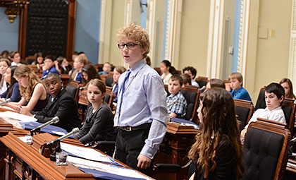 Plus de 110 jeunes débattent de trois projets de loi au Parlement écolier.