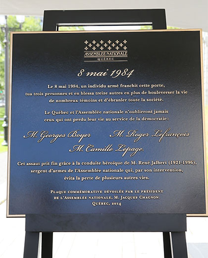Dévoilement d’une plaque à la mémoire des victimes de la fusillade du 8 mai 1984